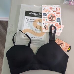 Shapermint Essentials Size M Everyday Comfort Straps Wireless Shaping Bra Black